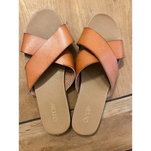 LIGHTLY WORN ABOUND SLIDE SANDALS